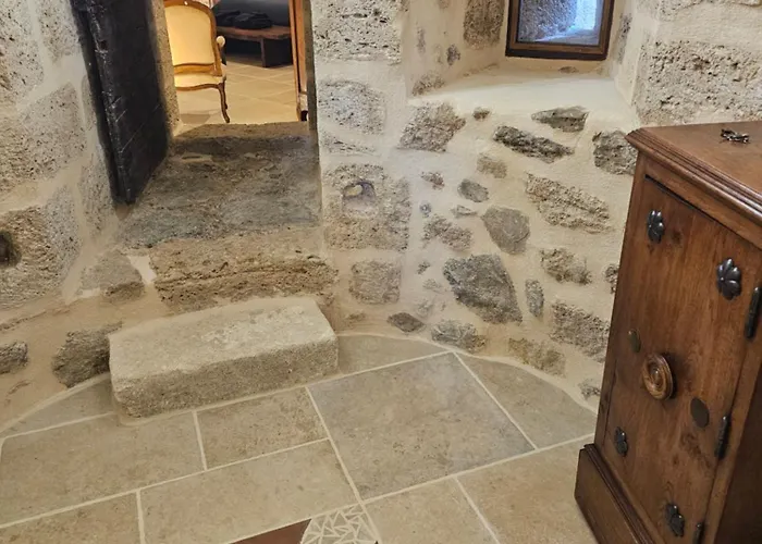 Bed & Breakfast Commanderie Templière De D'hérault 3*